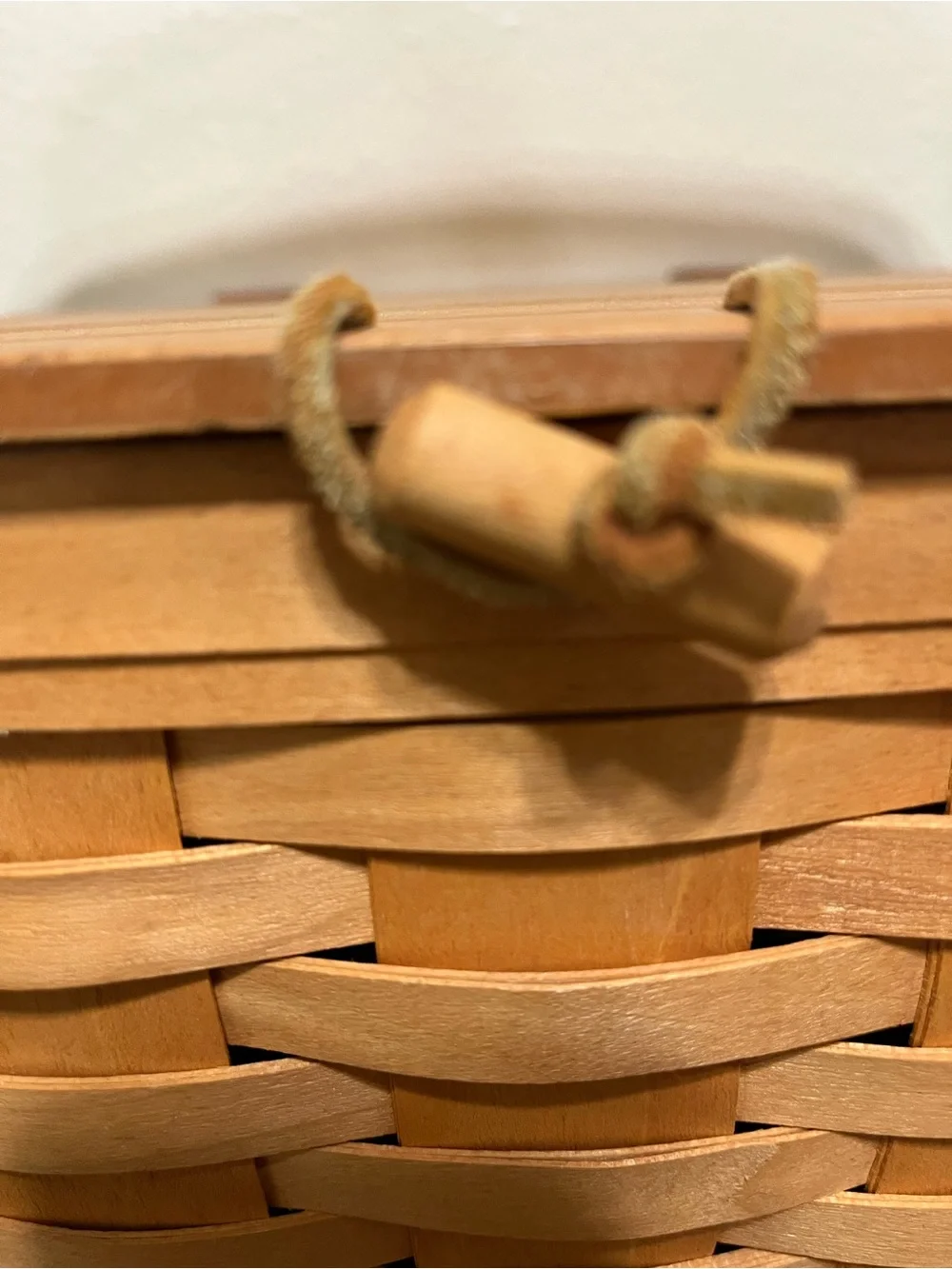 Longaberger Natural Light Brown Woven Picnic Basket with Lid and Handles